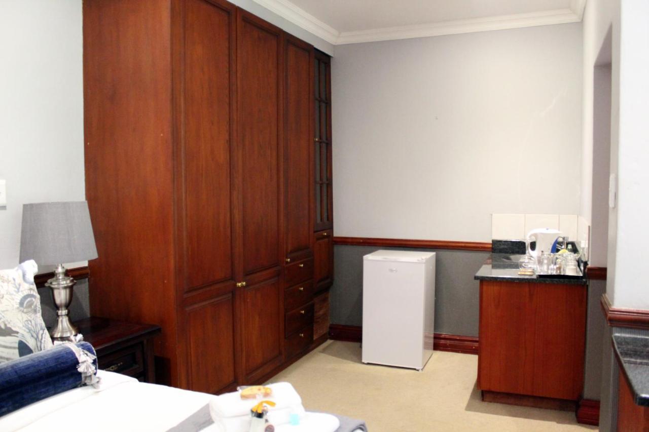 Prinshof Manor Guesthouse Pretoria Bagian luar foto
