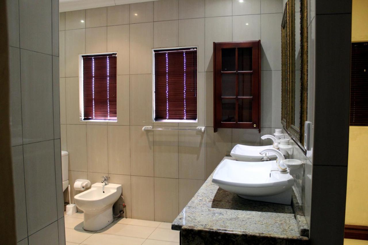 Prinshof Manor Guesthouse Pretoria Bagian luar foto