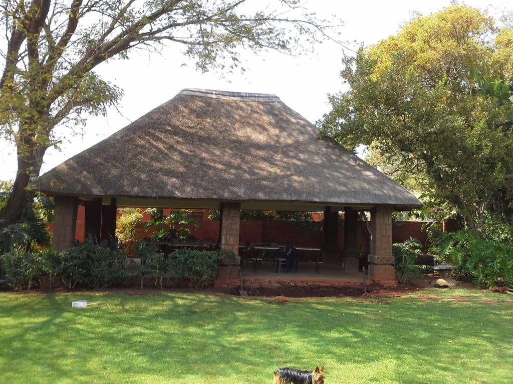 Prinshof Manor Guesthouse Pretoria Bagian luar foto